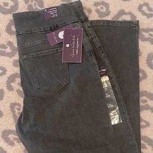 NWT Gloria Vanderbilt Amanda Pull On Denim Jeans